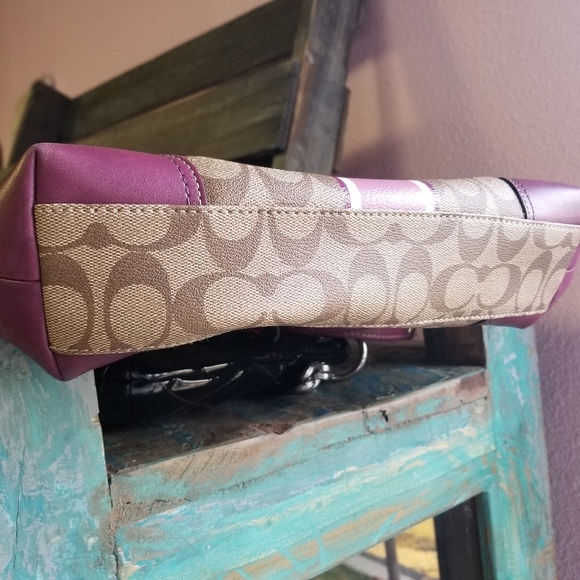 Coach Heritage Stripe Tote 12358 Berry - Picture 3 of 6